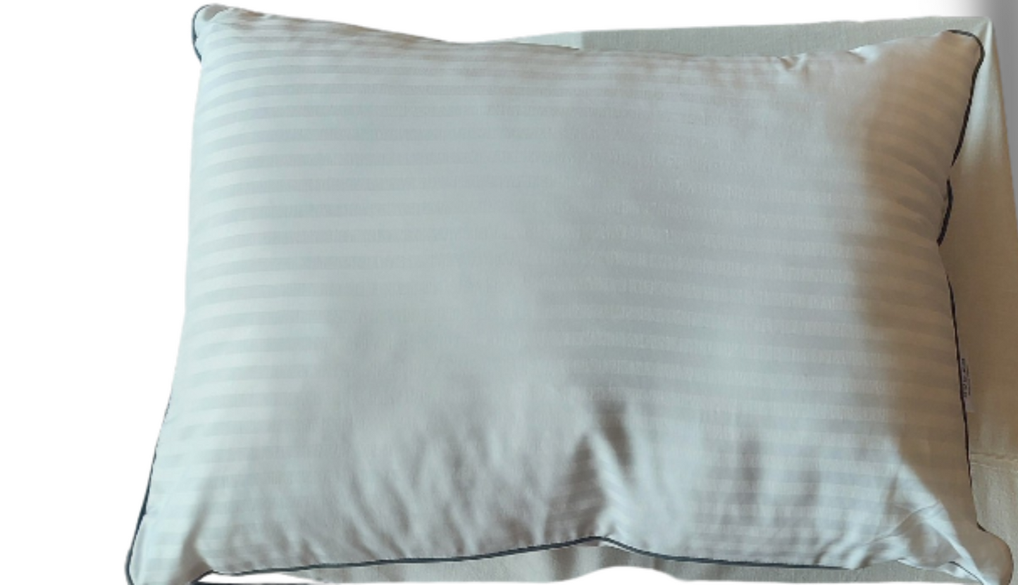 Satin pillow with microsilicone filling 50x70cm 1000g.