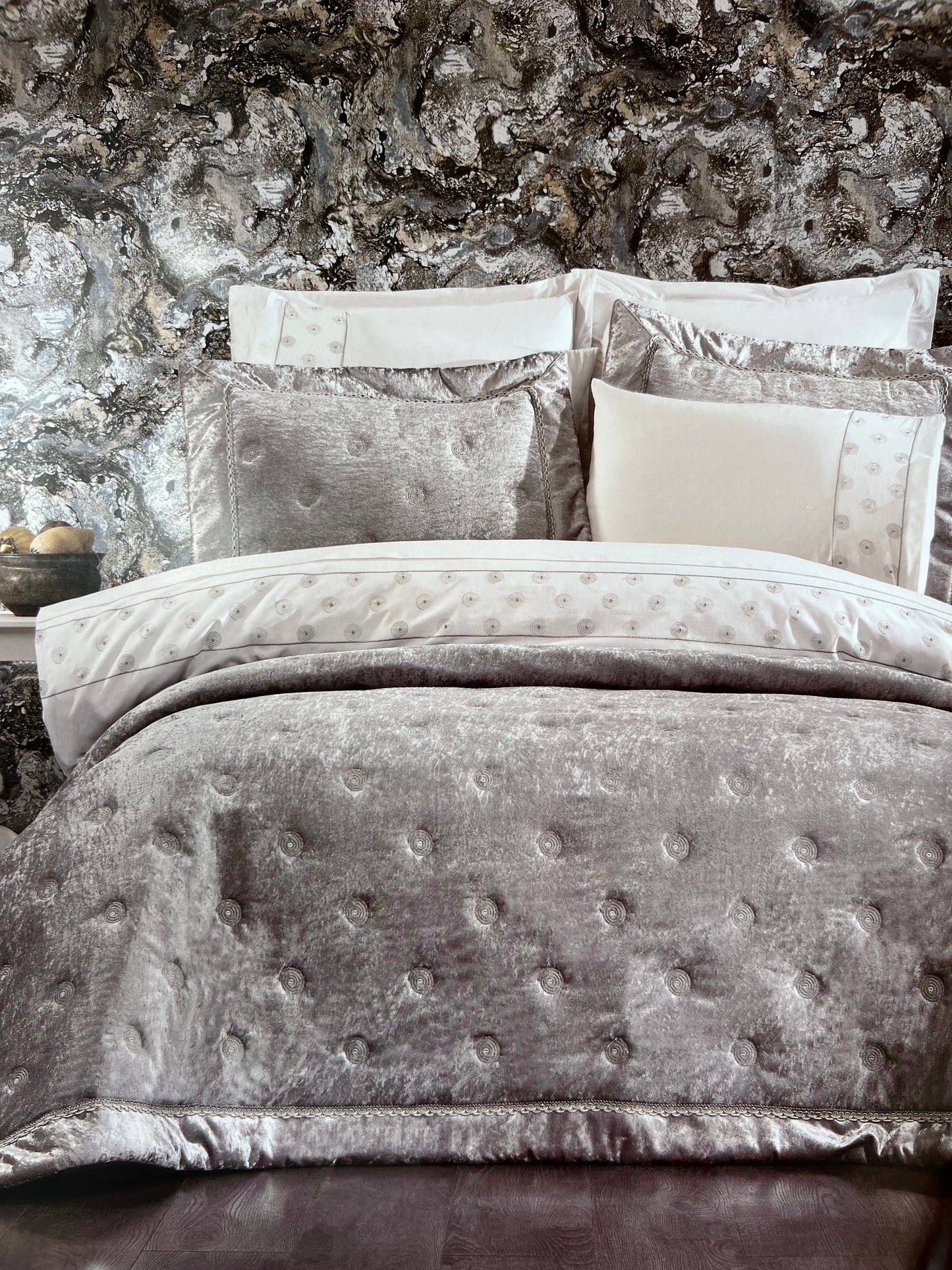 Luxury "wedding" velvet bedroom set Valeria Siv
